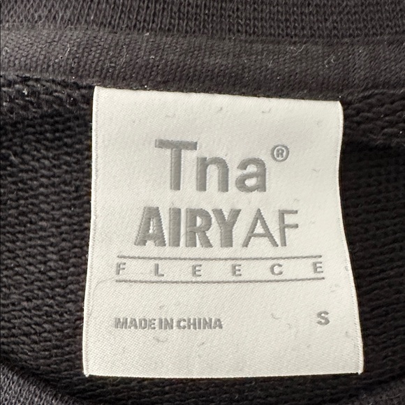 Aritzia TNA cozy / airy AF fleece cropped crewneck sweatshirt - Picture 2 of 3